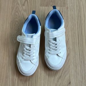 White kids boys sneakers size 1.5